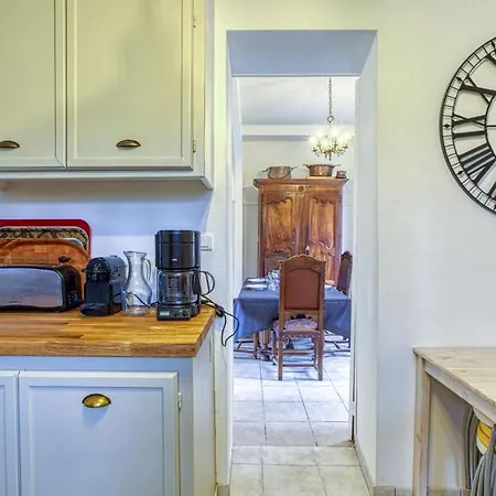10 Bedroom Stunning In בית נופש אספאיו