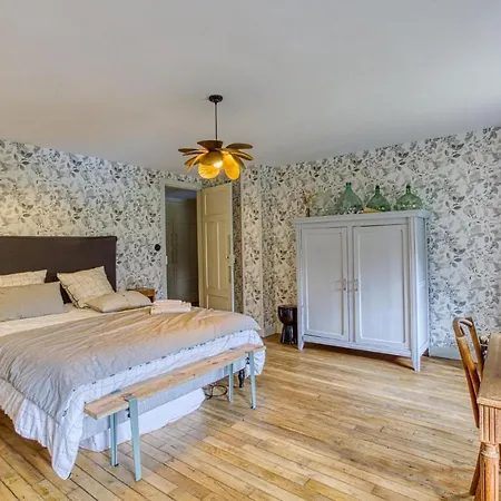 10 Bedroom Stunning In בית נופש אספאיו
